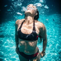 Mystic Bruna Bikini Top -Prolimit Verkäufe 100986 349afdaec88c72eb2775c0896573bbe42d396cd7 1280x1280